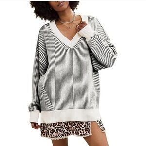 Aerie Women's Beyond Chenille V-Neck Knit Black White Oversized Sweater Sz Small
